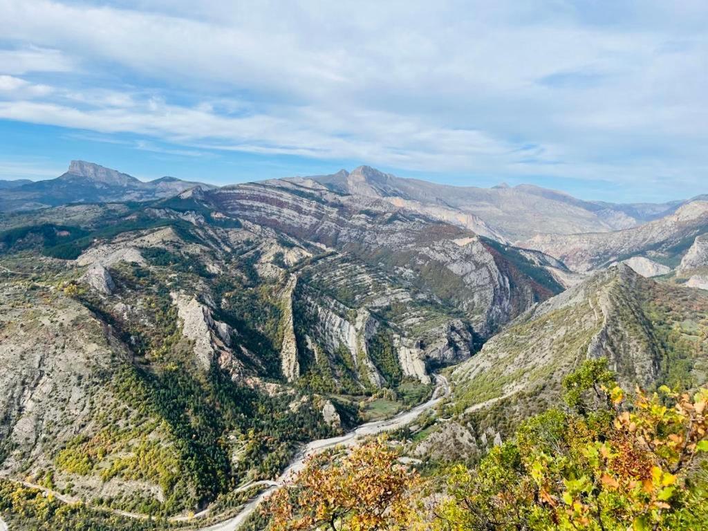 Les Glycines, Charmant Studio Au Calme Dans Batisse De Maitre Proche Du Centre Ville Parking Gratuit Динь-ле-Бен Экстерьер фото